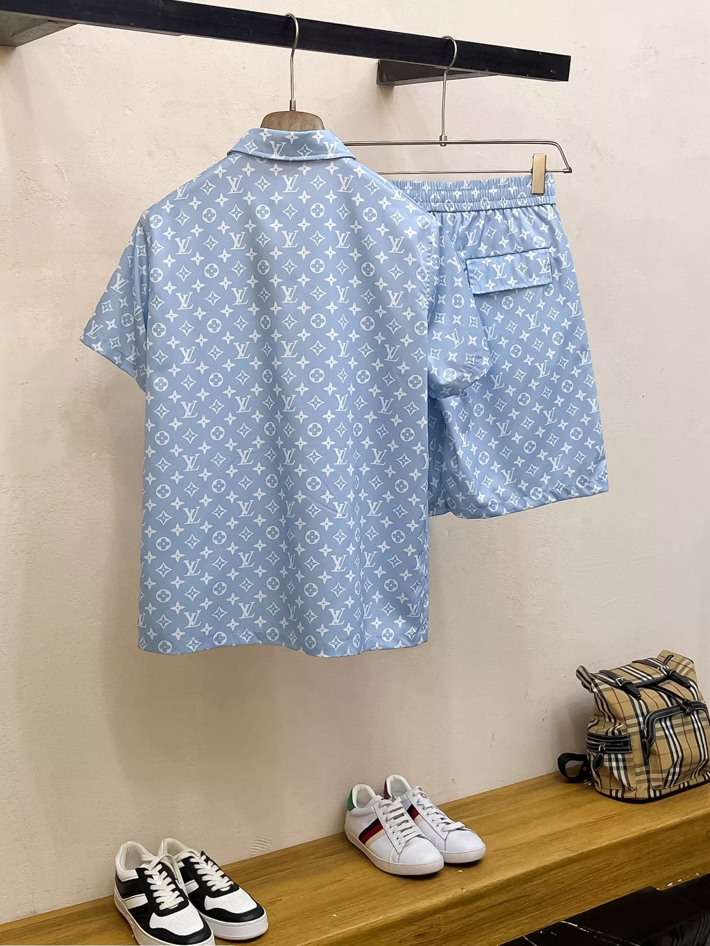 Louis Vuitton LV Tracksuits Short Sleeved For Men Soft 7842