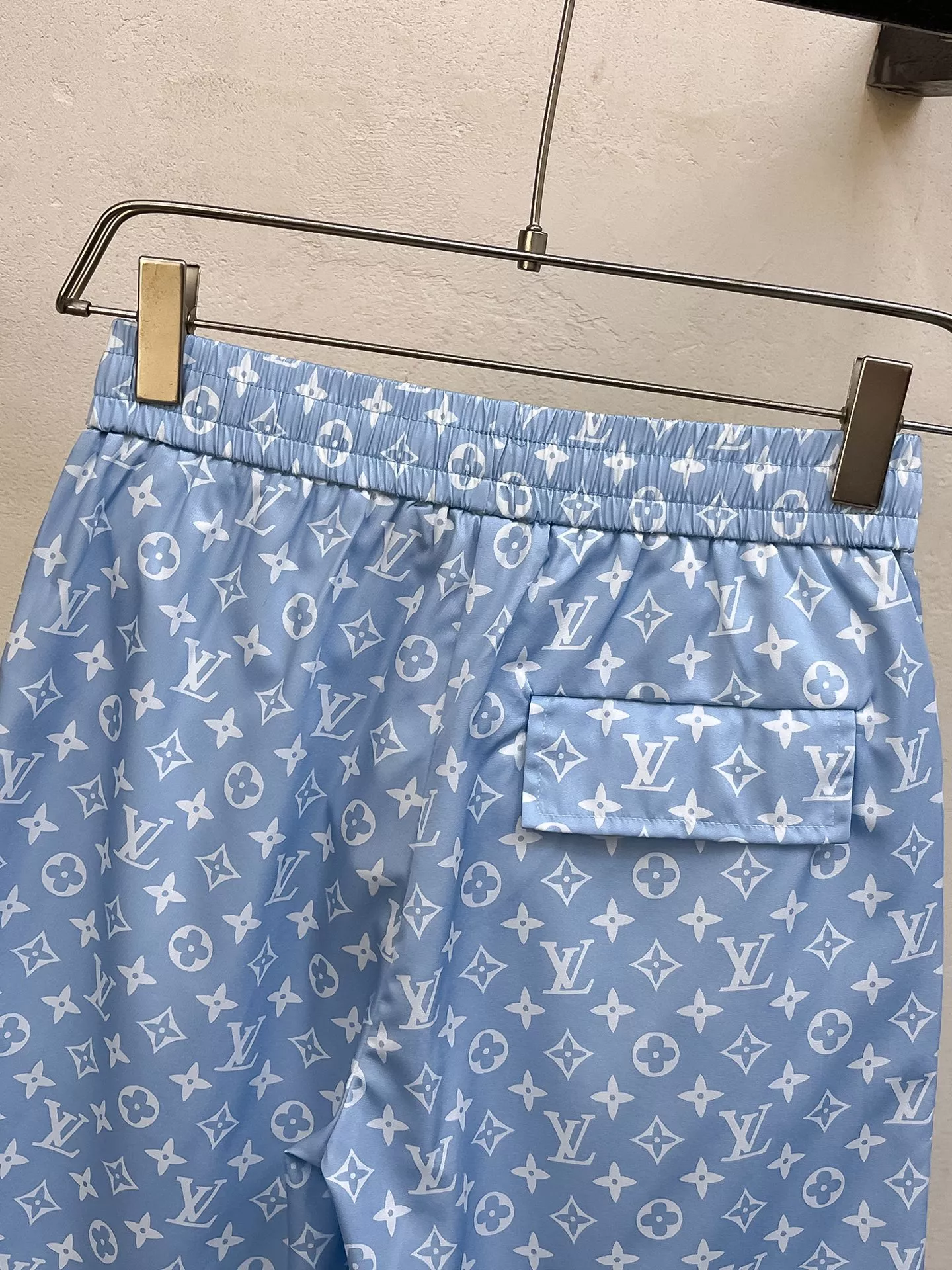 Louis Vuitton LV Tracksuits Short Sleeved For Men Soft 7842