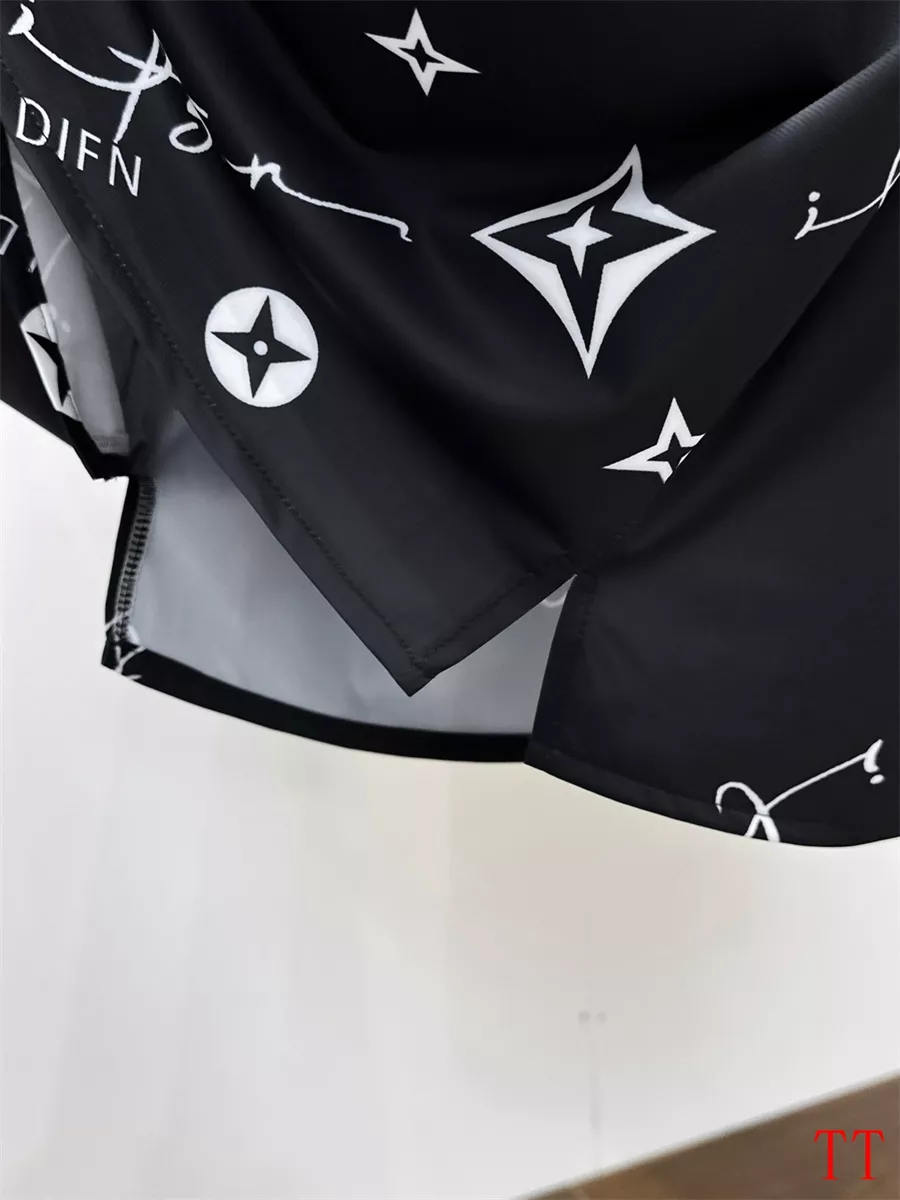 Louis Vuitton LV Tracksuits Short Sleeved For Men Stylish 2890