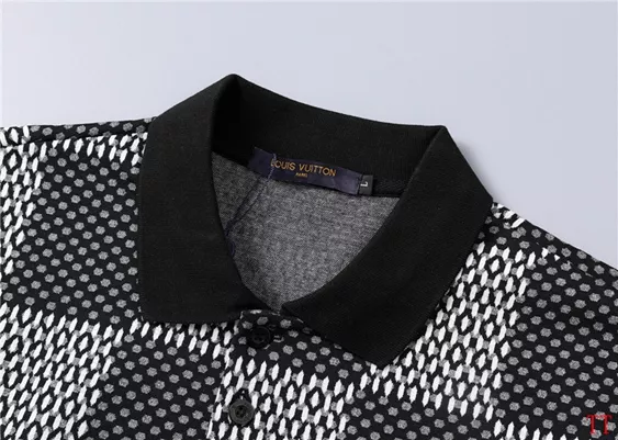 Louis Vuitton LV Tracksuits Short Sleeved For Men Stylish 8607