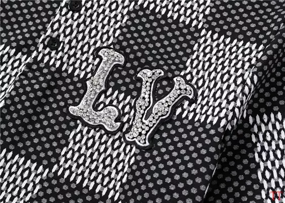 Louis Vuitton LV Tracksuits Short Sleeved For Men Stylish 8607