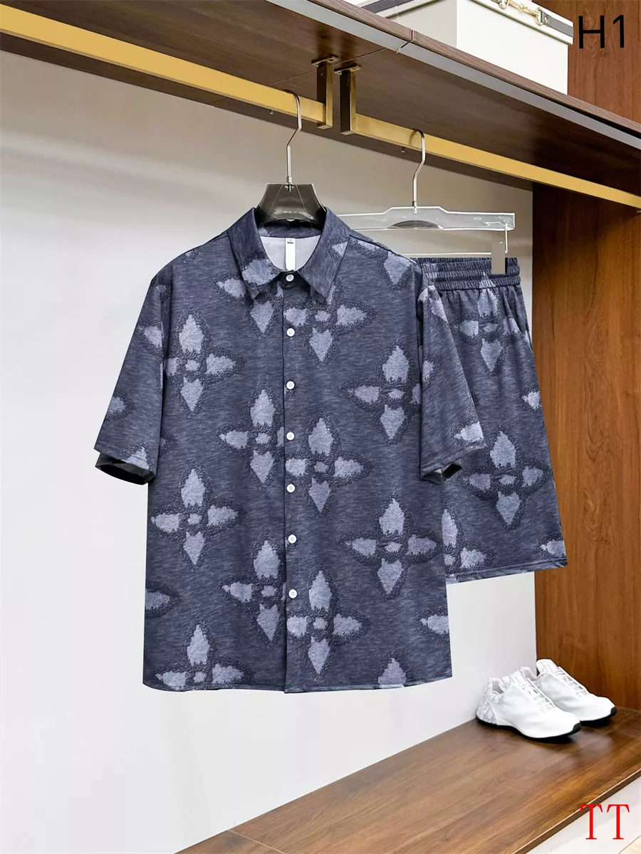 Louis Vuitton LV Tracksuits Short Sleeved For Men Stylish 9824