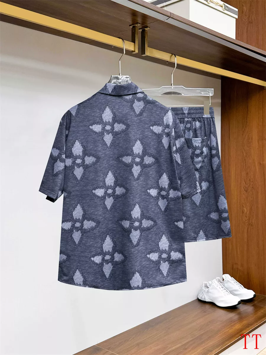 Louis Vuitton LV Tracksuits Short Sleeved For Men Stylish 9824