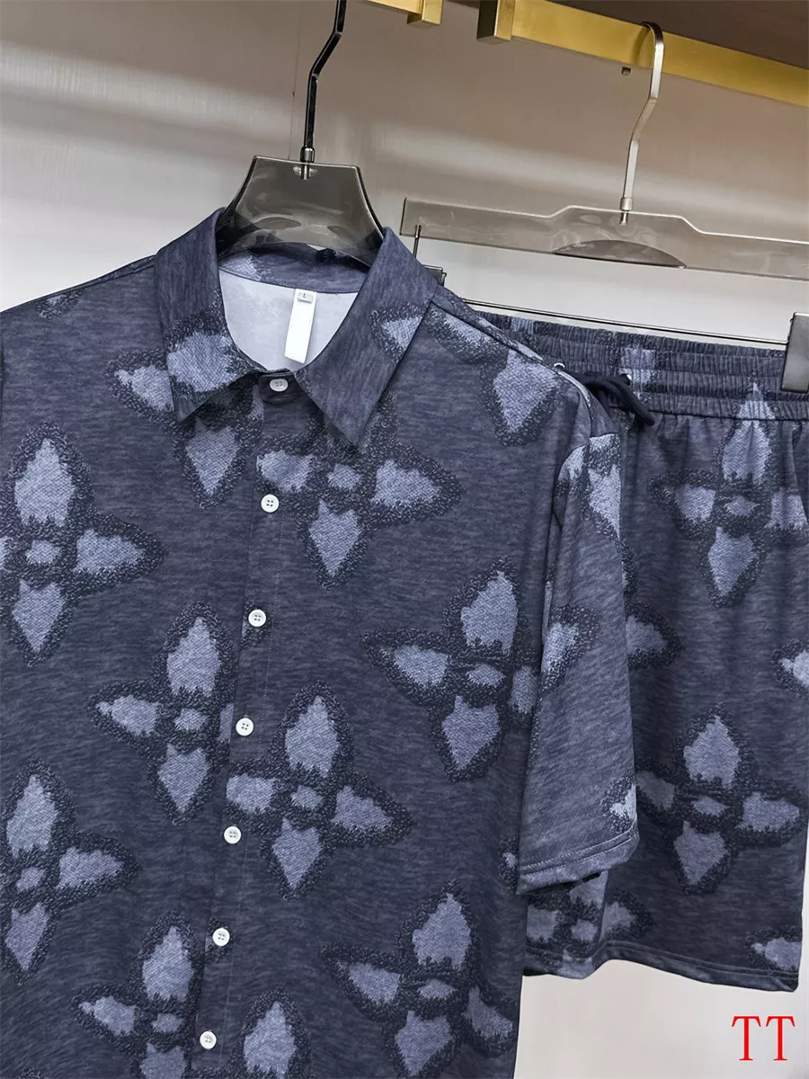 Louis Vuitton LV Tracksuits Short Sleeved For Men Stylish 9824