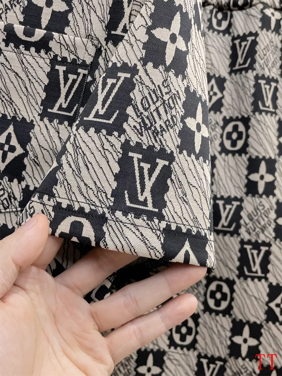 Louis Vuitton LV Tracksuits Short Sleeved For Men WellDesigned 8088