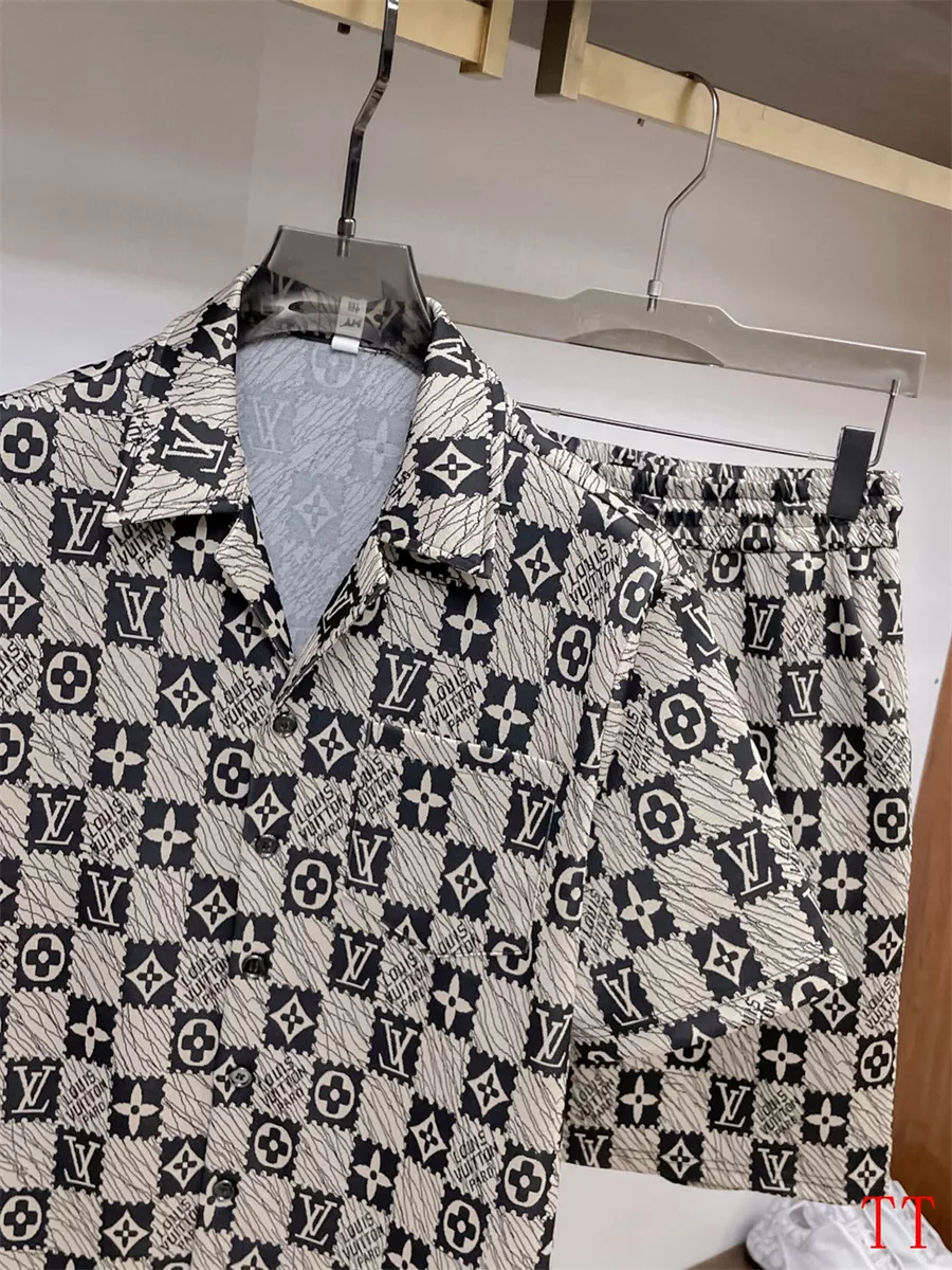 Louis Vuitton LV Tracksuits Short Sleeved For Men WellDesigned 8088