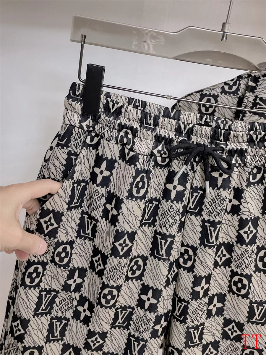 Louis Vuitton LV Tracksuits Short Sleeved For Men WellDesigned 8088