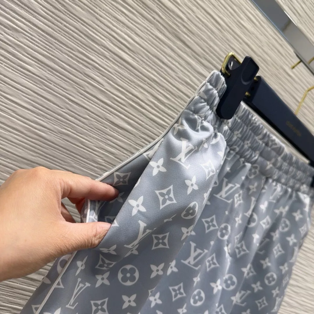 Louis Vuitton LV Tracksuits Short Sleeved For Women Fashionable 398