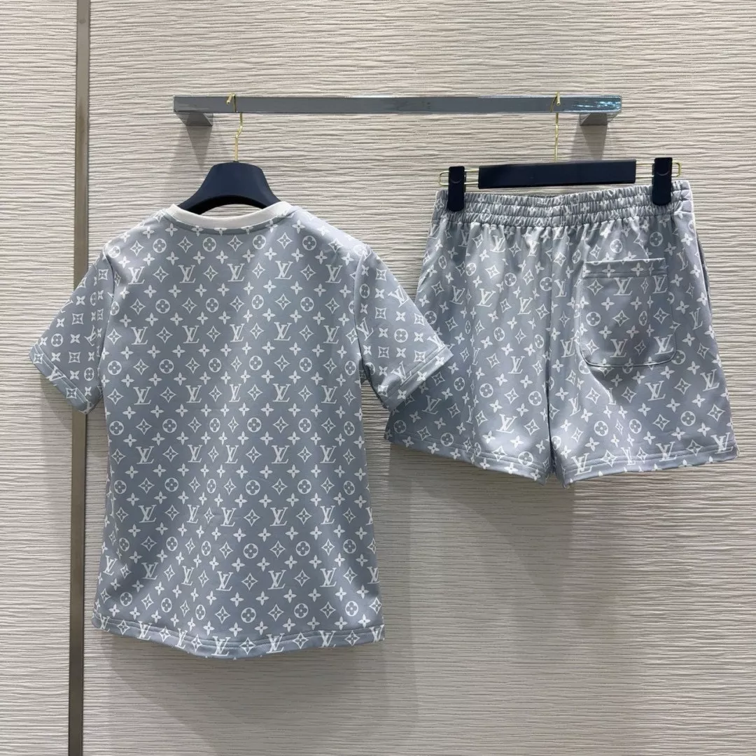 Louis Vuitton LV Tracksuits Short Sleeved For Women Fashionable 398