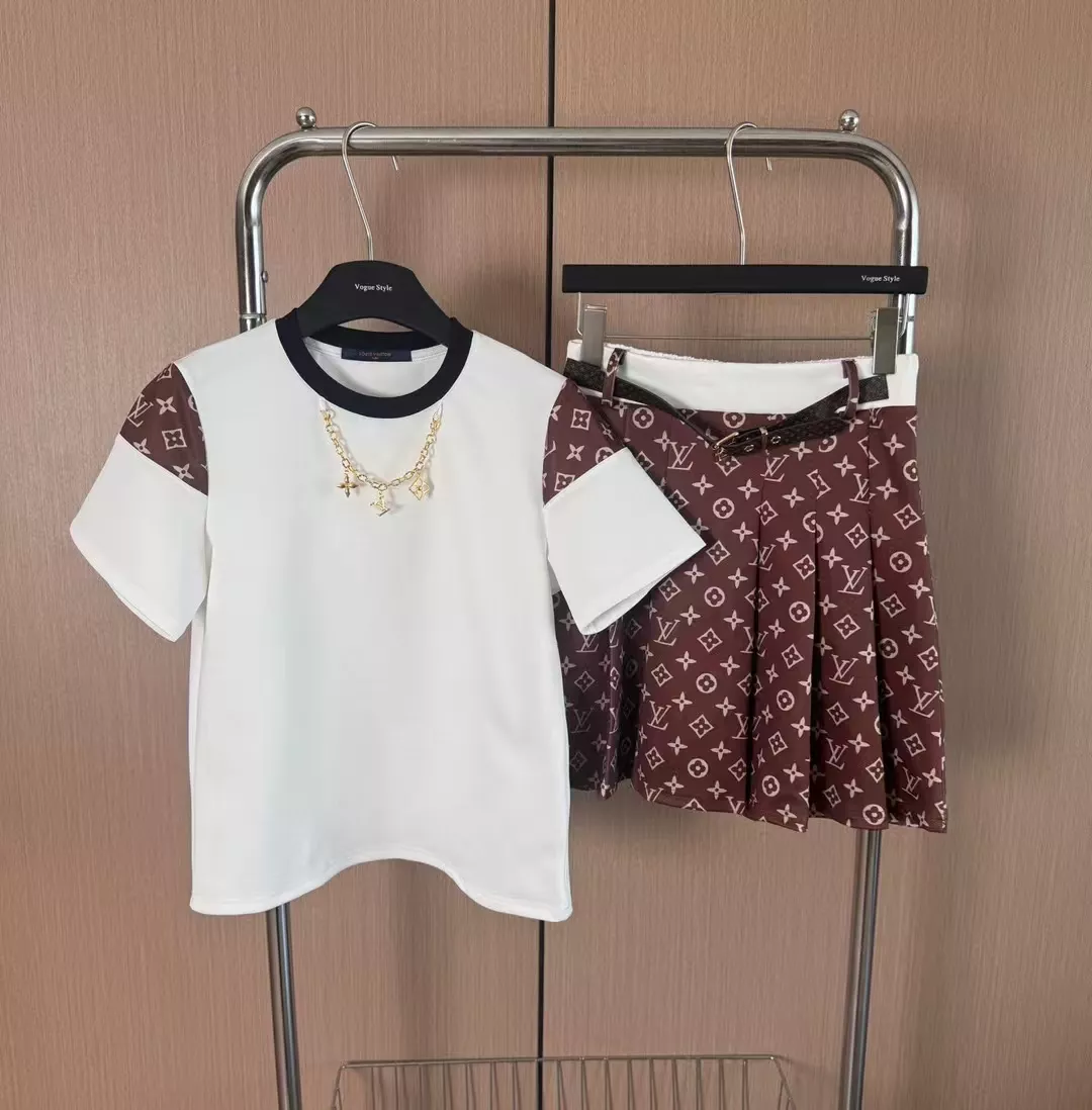 Louis Vuitton LV Tracksuits Short Sleeved For Women Unique 8931