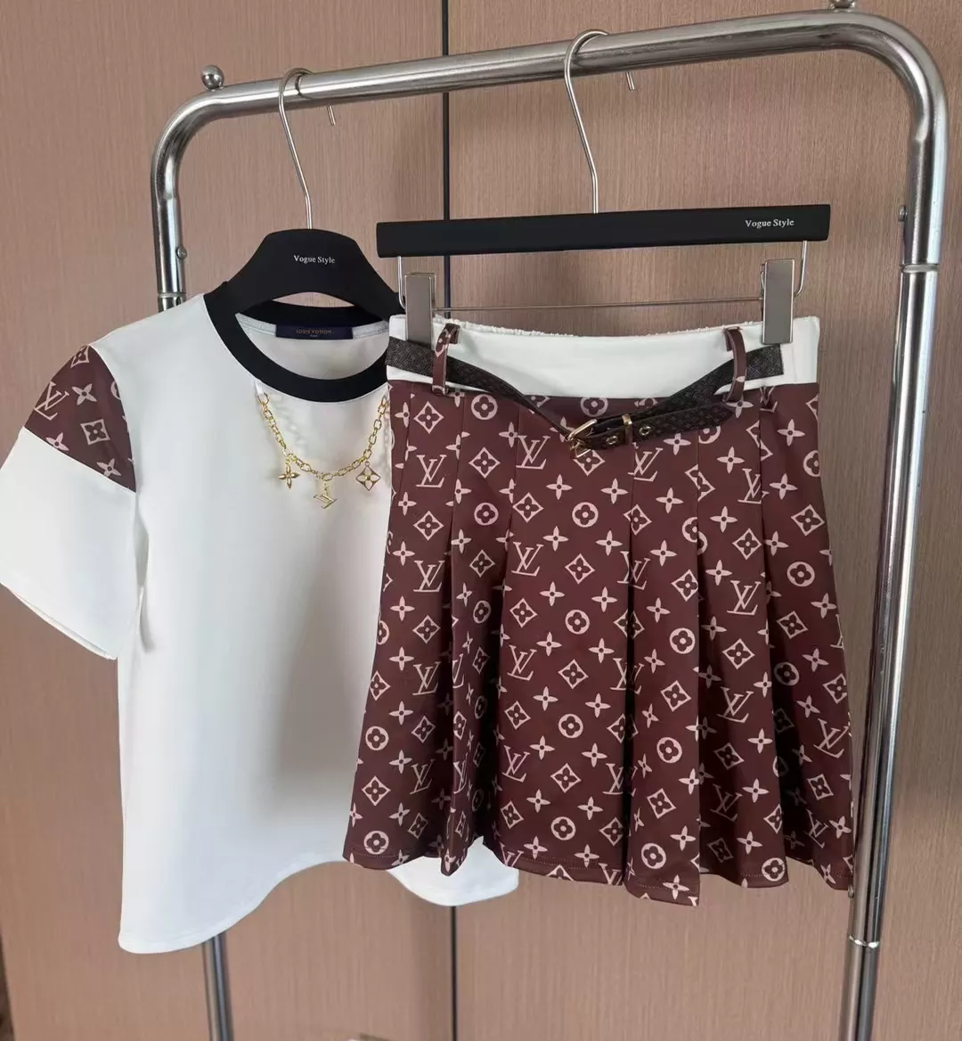 Louis Vuitton LV Tracksuits Short Sleeved For Women Unique 8931
