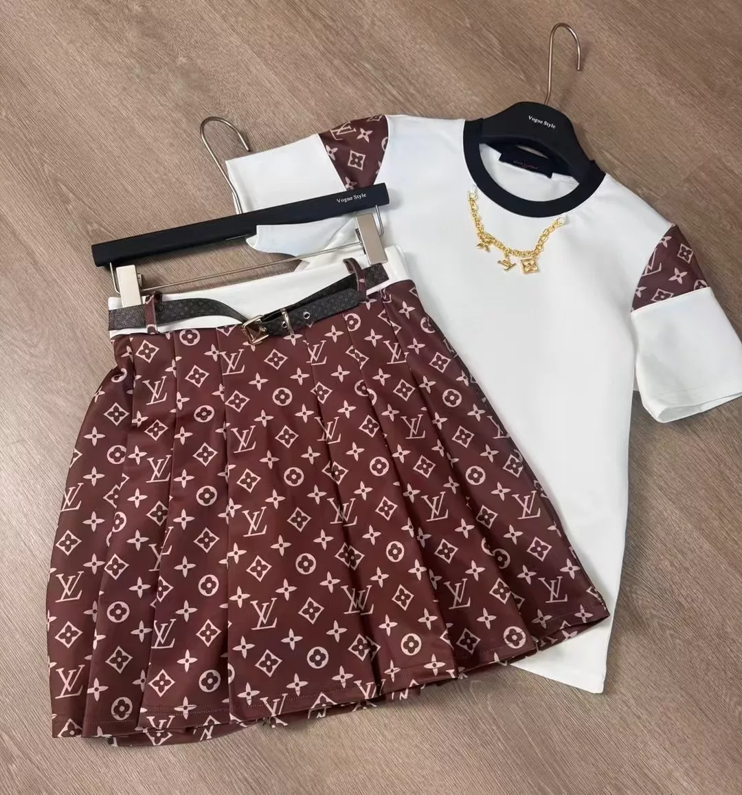Louis Vuitton LV Tracksuits Short Sleeved For Women Unique 8931