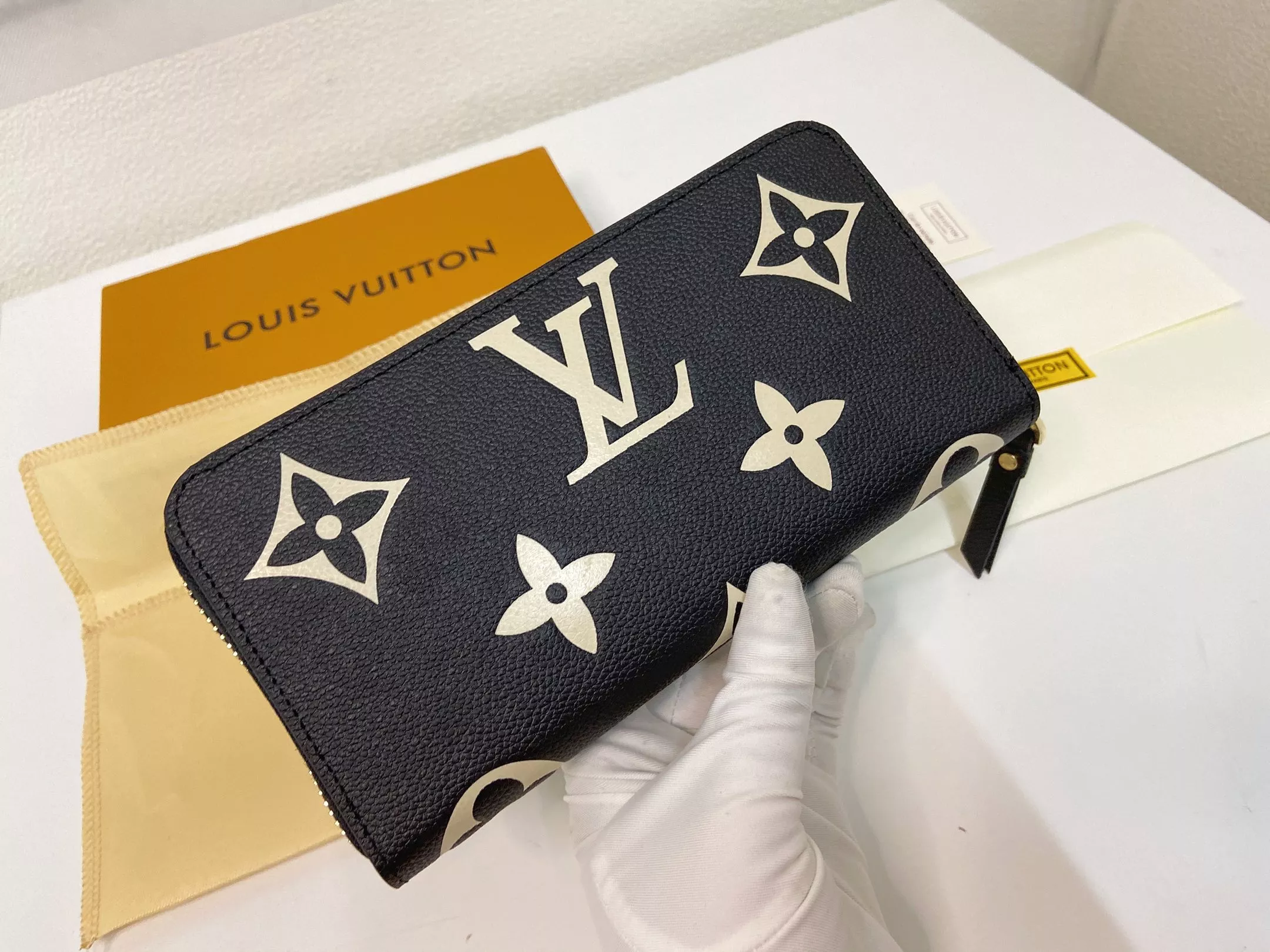 Louis Vuitton LV Wallets Bold 2925