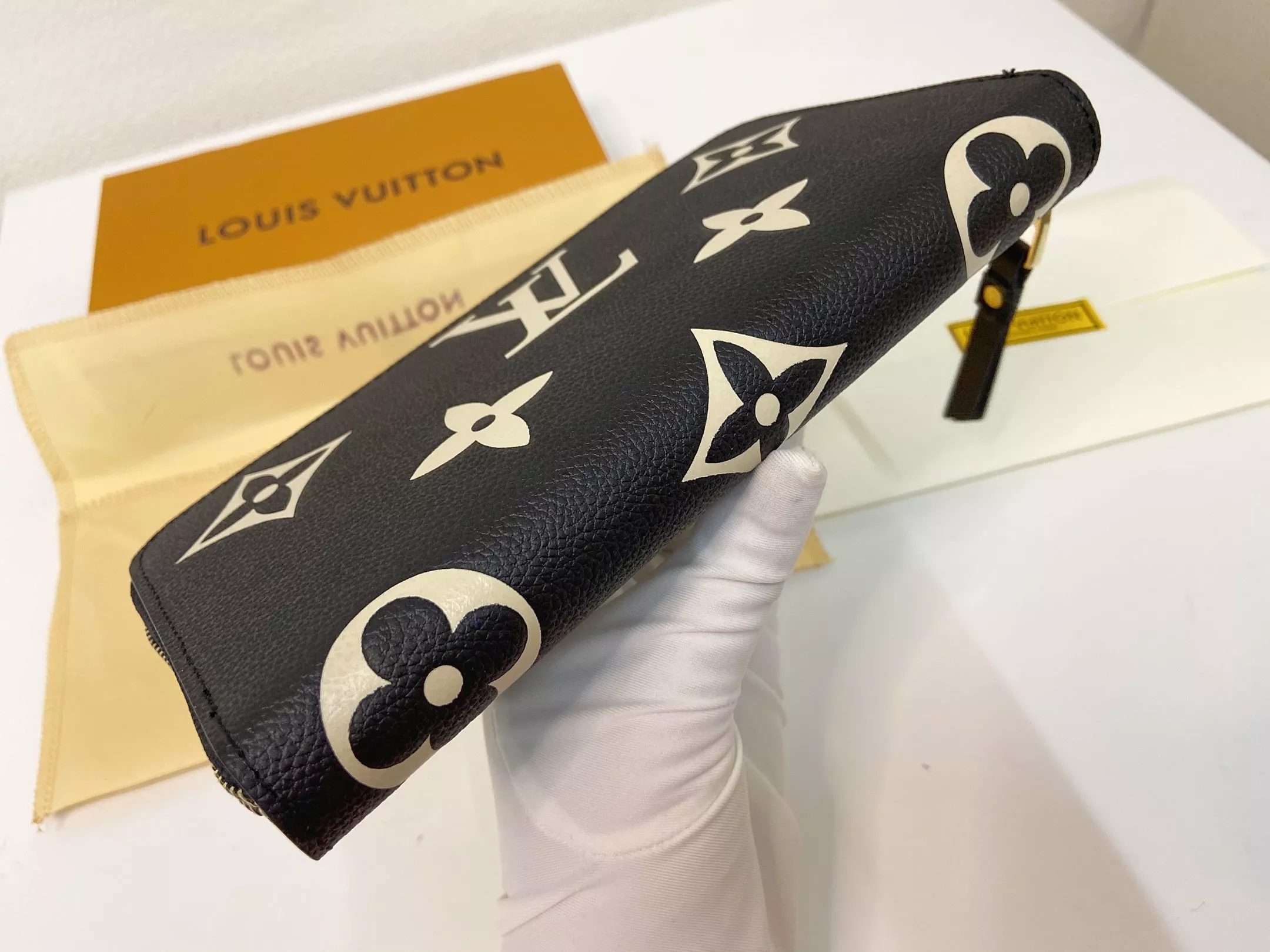 Louis Vuitton LV Wallets Bold 2925