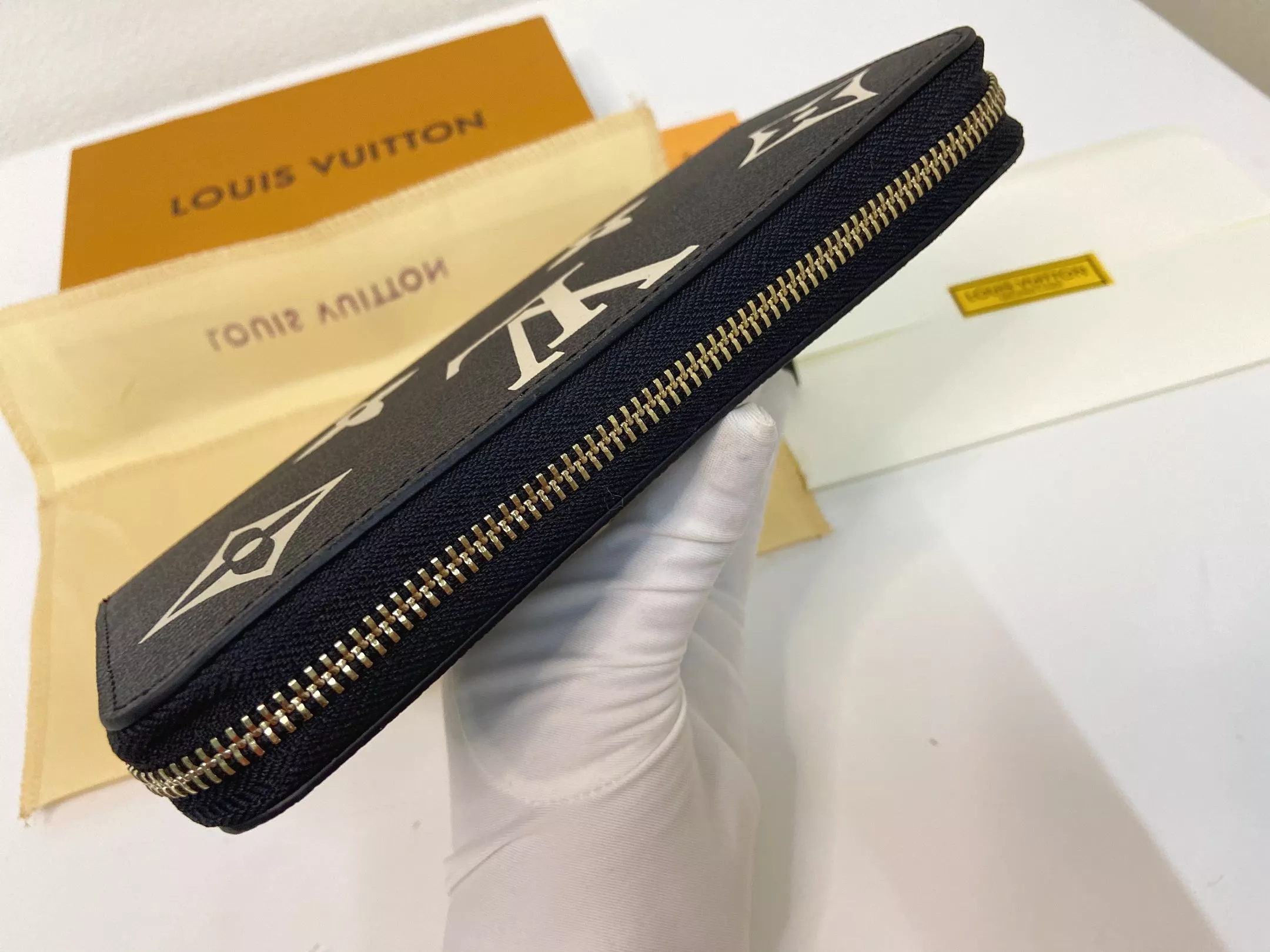 Louis Vuitton LV Wallets Bold 2925