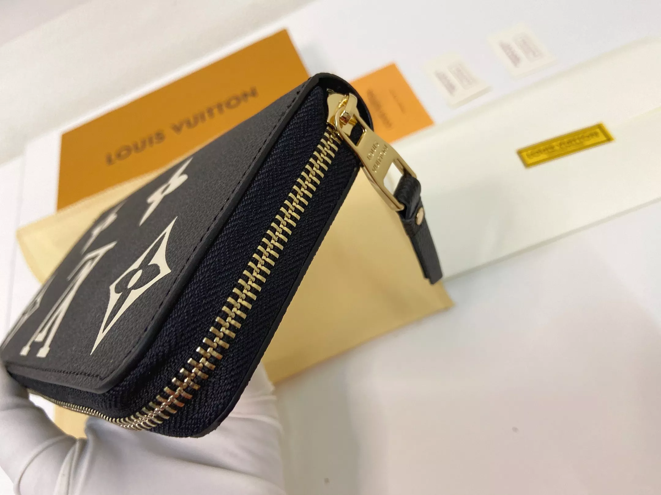 Louis Vuitton LV Wallets Bold 2925