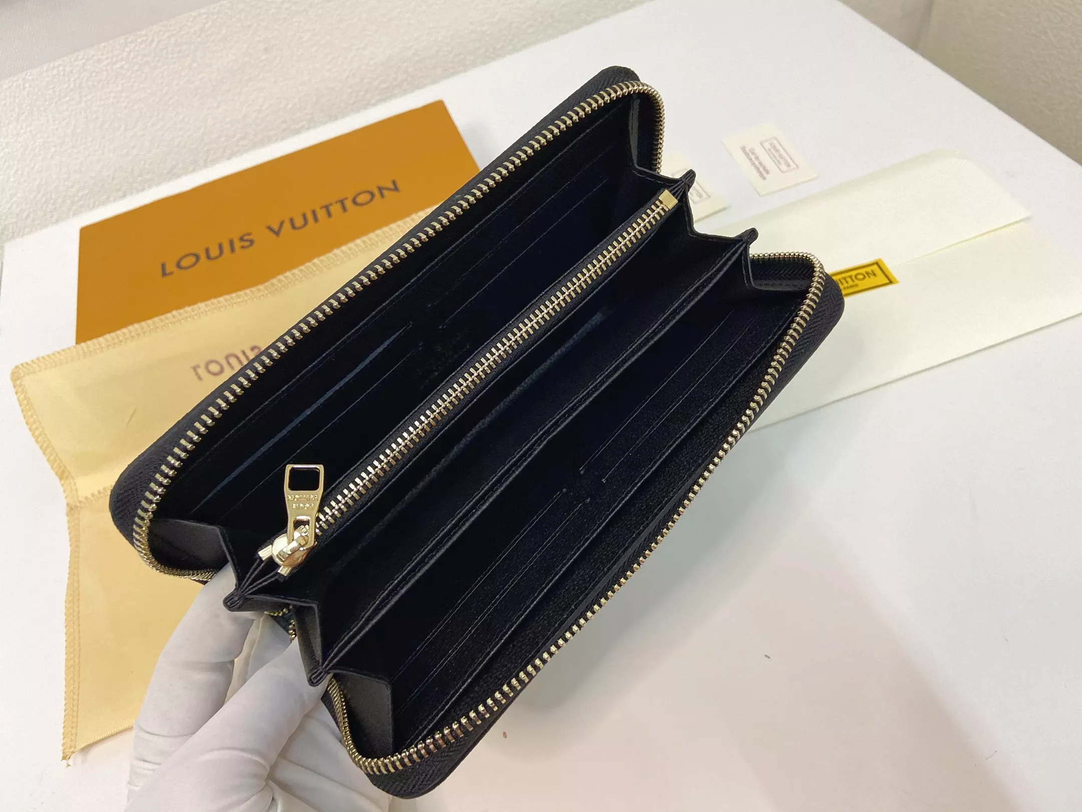 Louis Vuitton LV Wallets Bold 2925