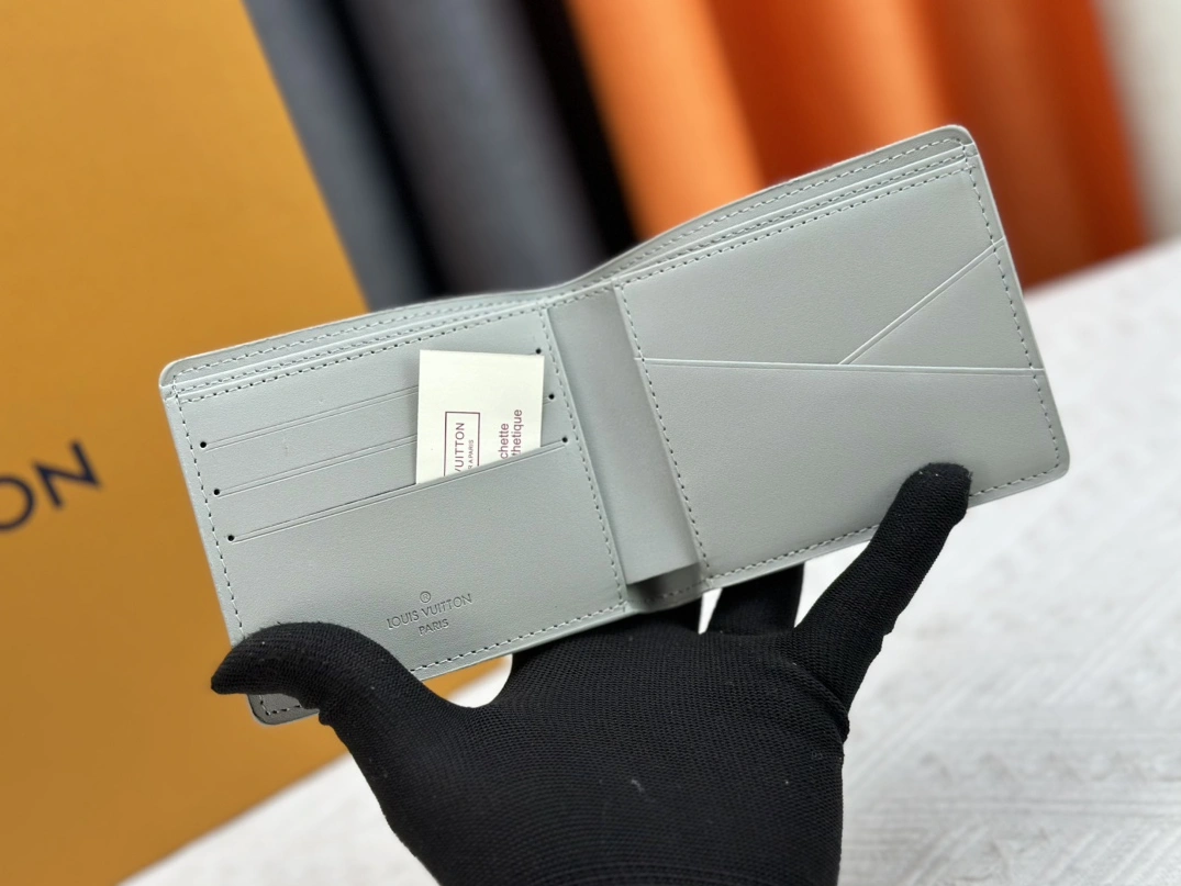 Louis Vuitton LV Wallets Bold 3284