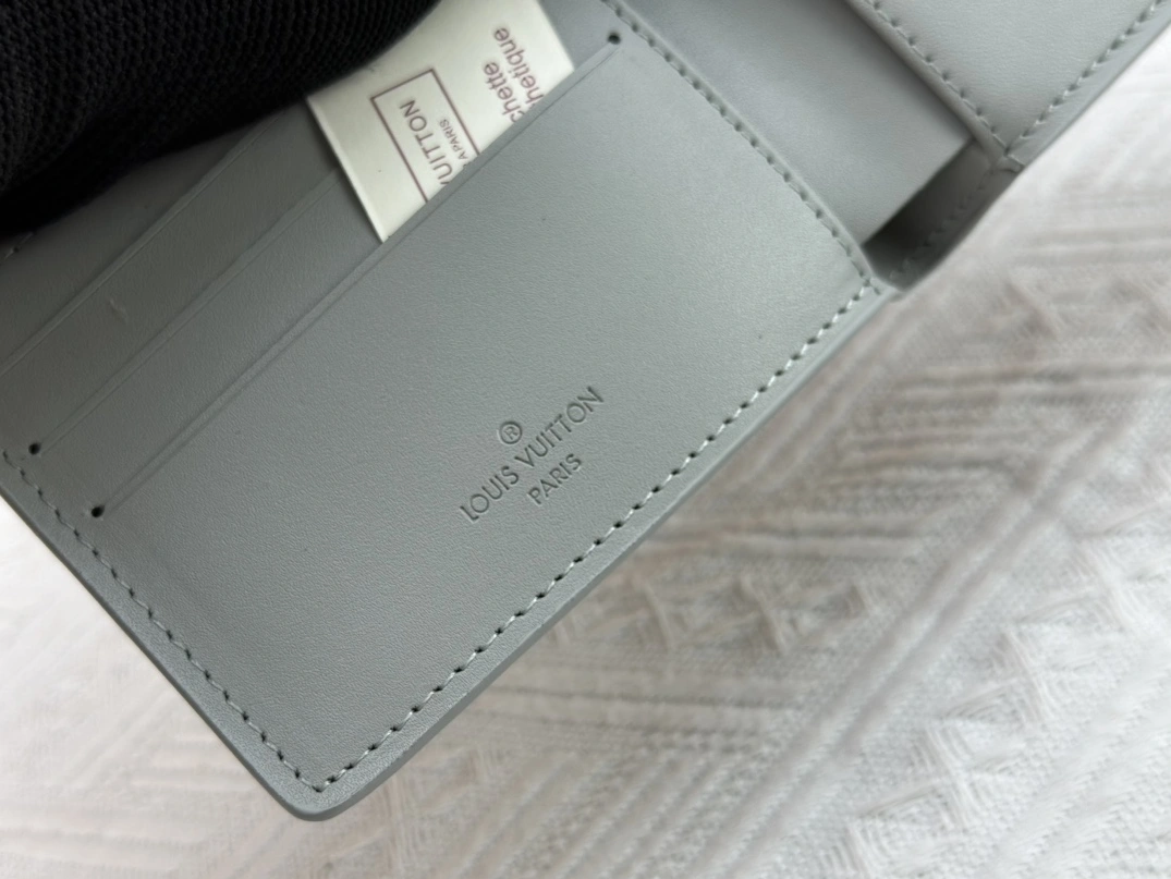 Louis Vuitton LV Wallets Bold 3284