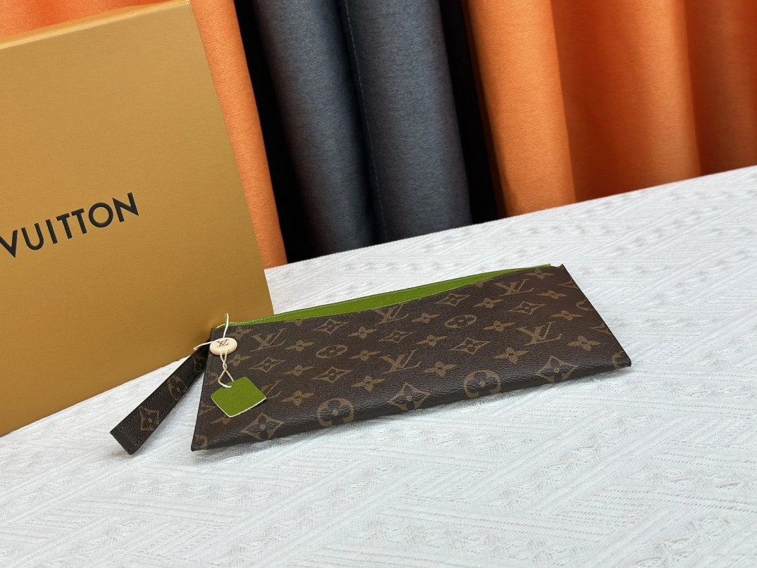 Louis Vuitton LV Wallets Bold 453