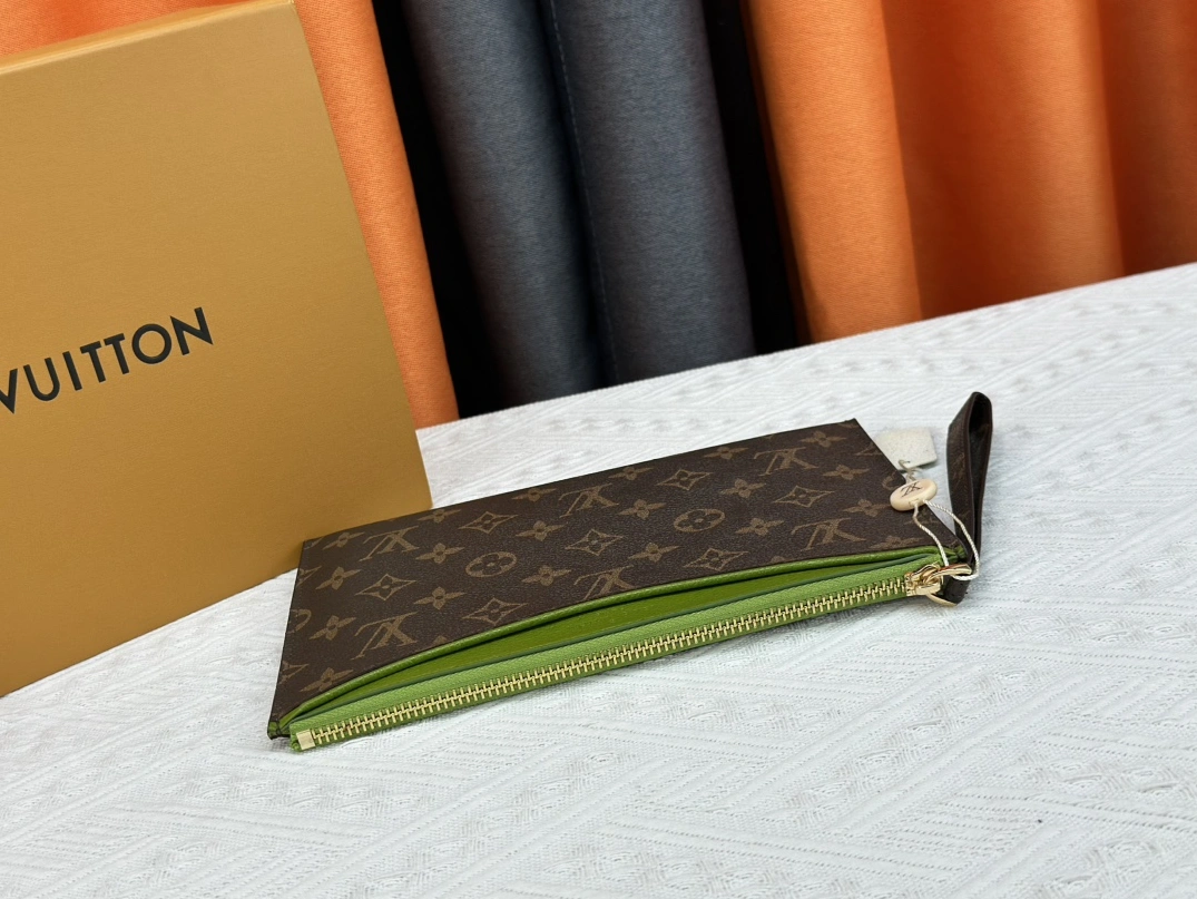 Louis Vuitton LV Wallets Bold 453