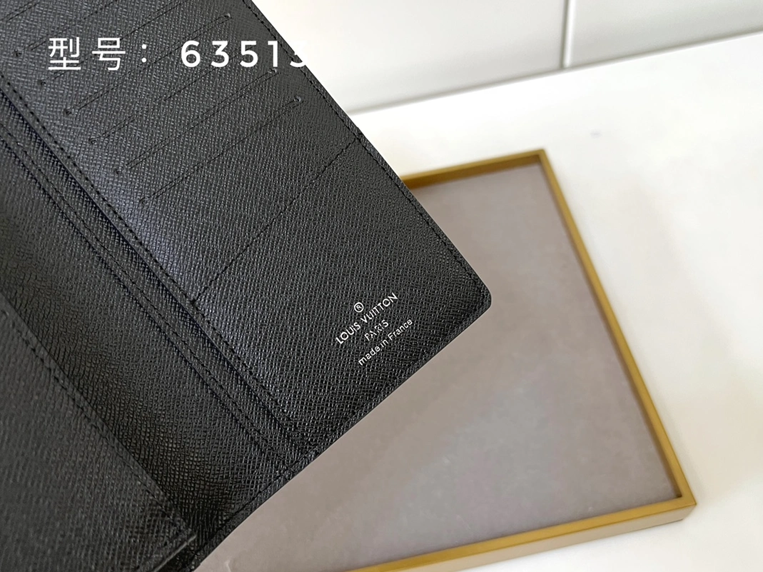 Louis Vuitton LV Wallets Cozy 4306