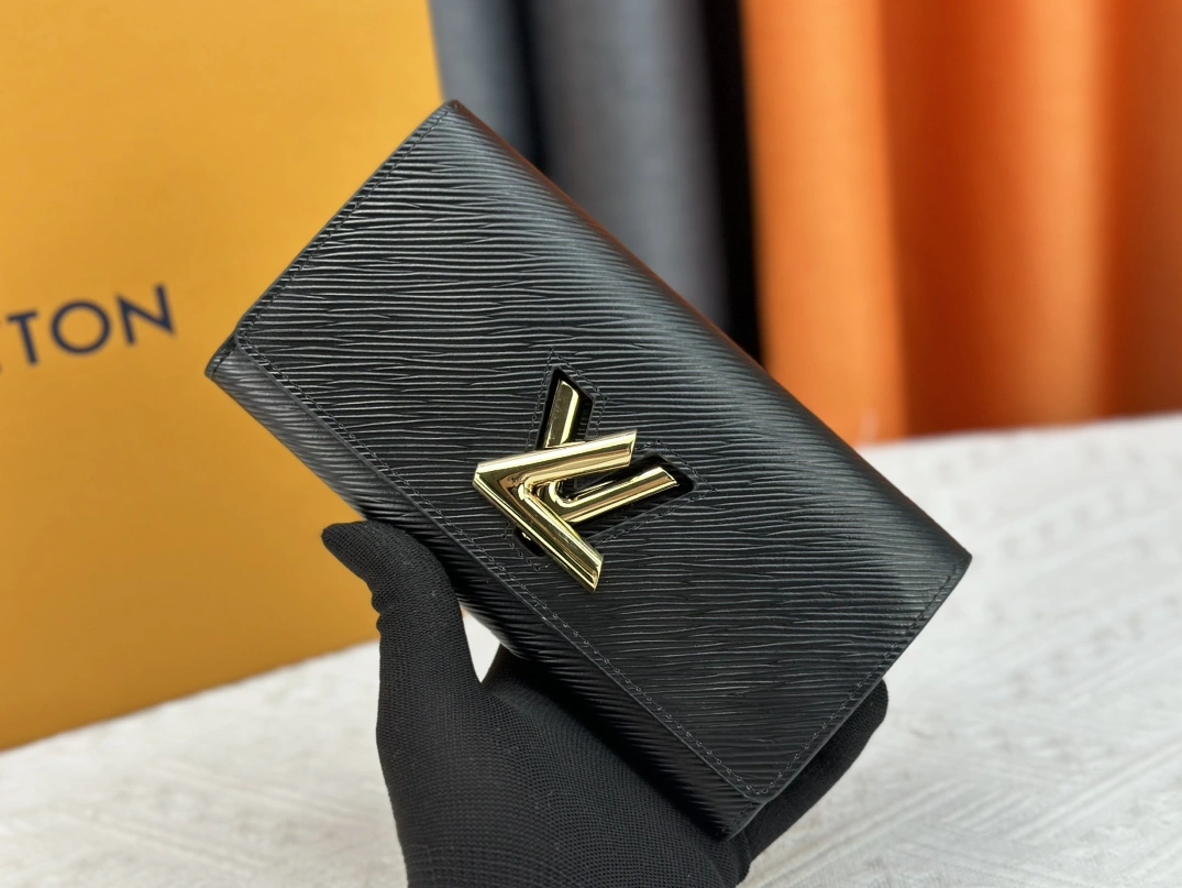 Louis Vuitton LV Wallets Efficient 1754