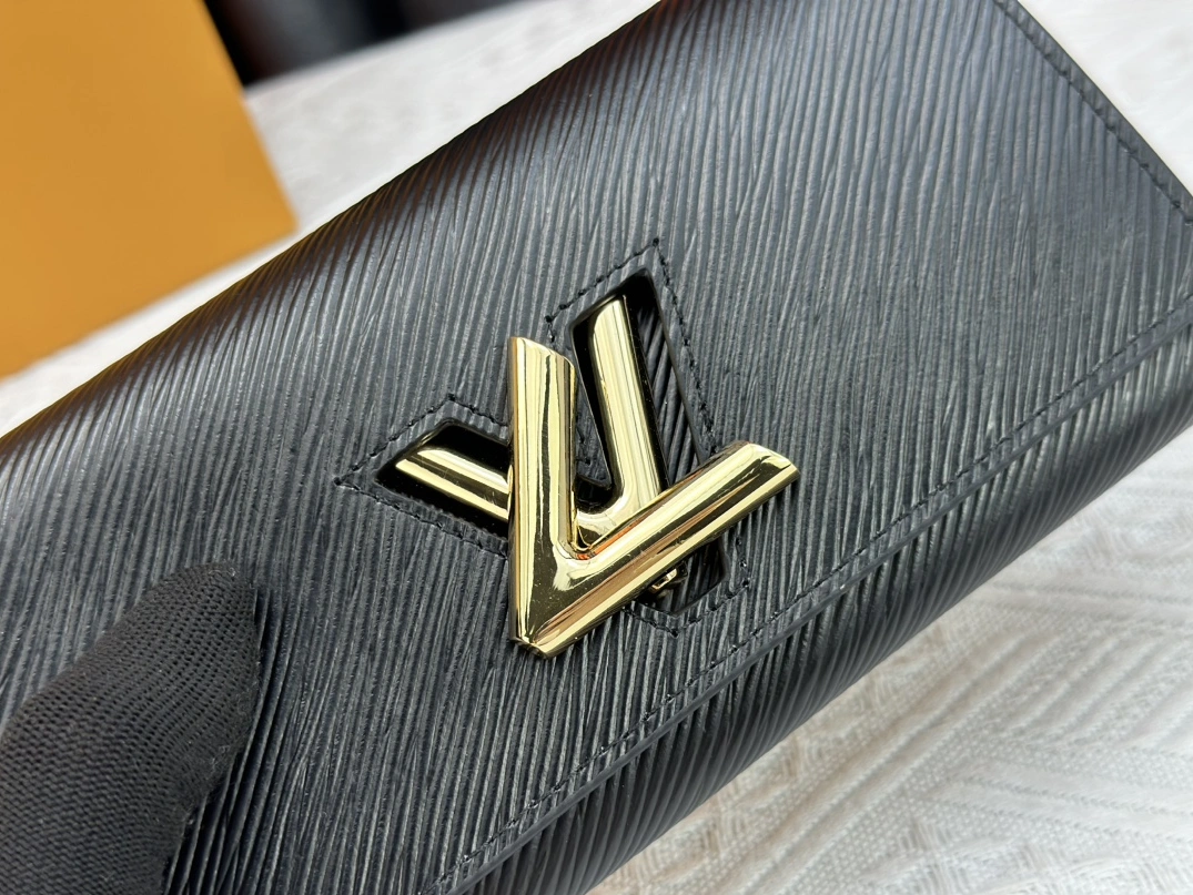 Louis Vuitton LV Wallets Efficient 1754