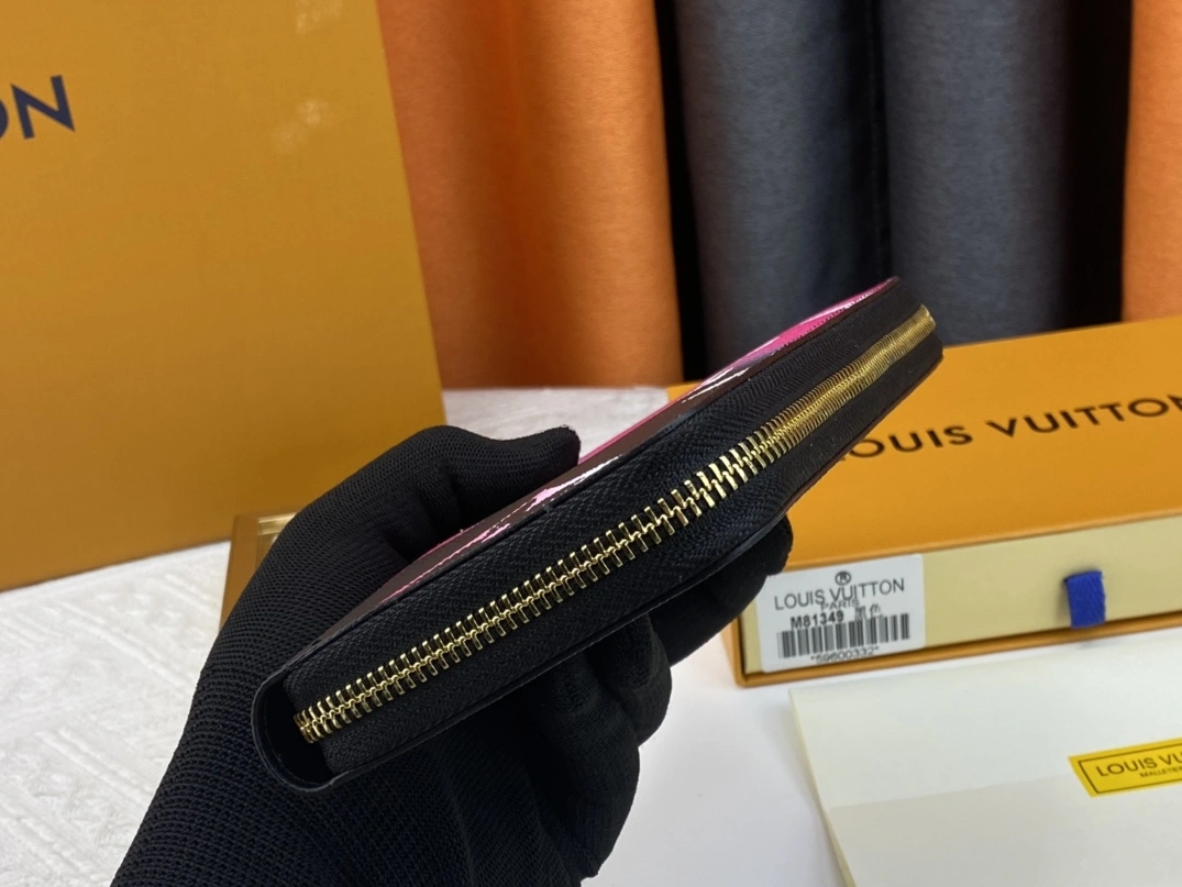 Louis Vuitton LV Wallets EyeCatching 1456