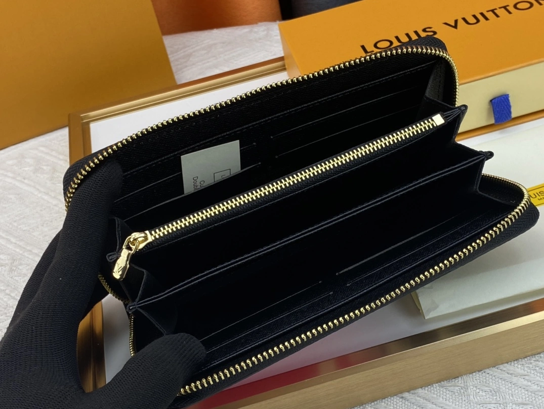 Louis Vuitton LV Wallets EyeCatching 1456