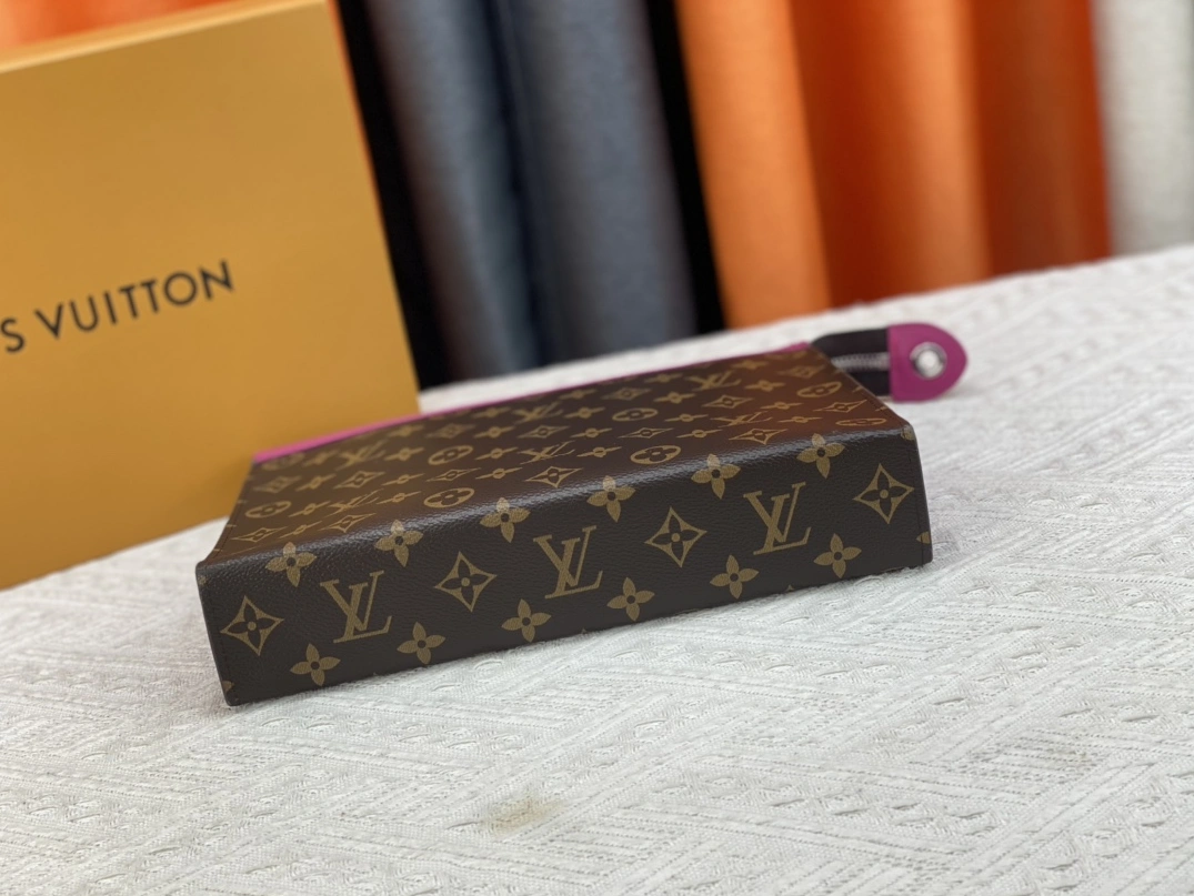 Louis Vuitton LV Wallets For Unisex AllSeason 857