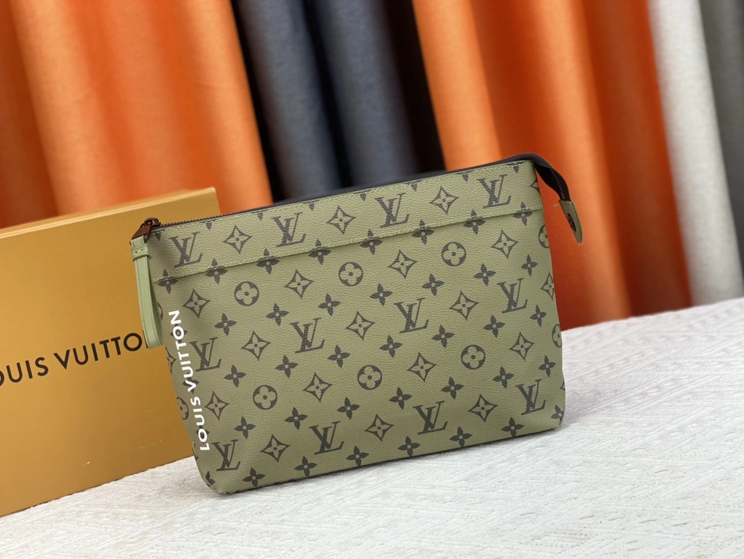 Louis Vuitton LV Wallets For Unisex Bright 4574