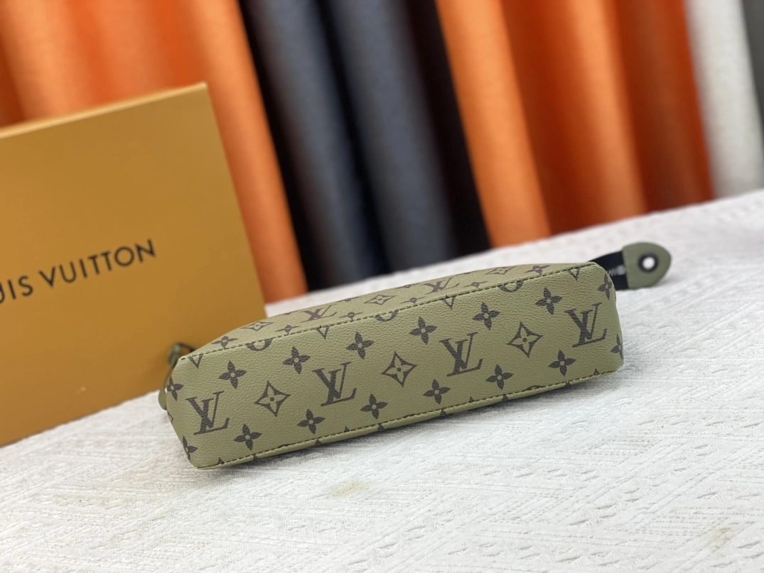Louis Vuitton LV Wallets For Unisex Bright 4574
