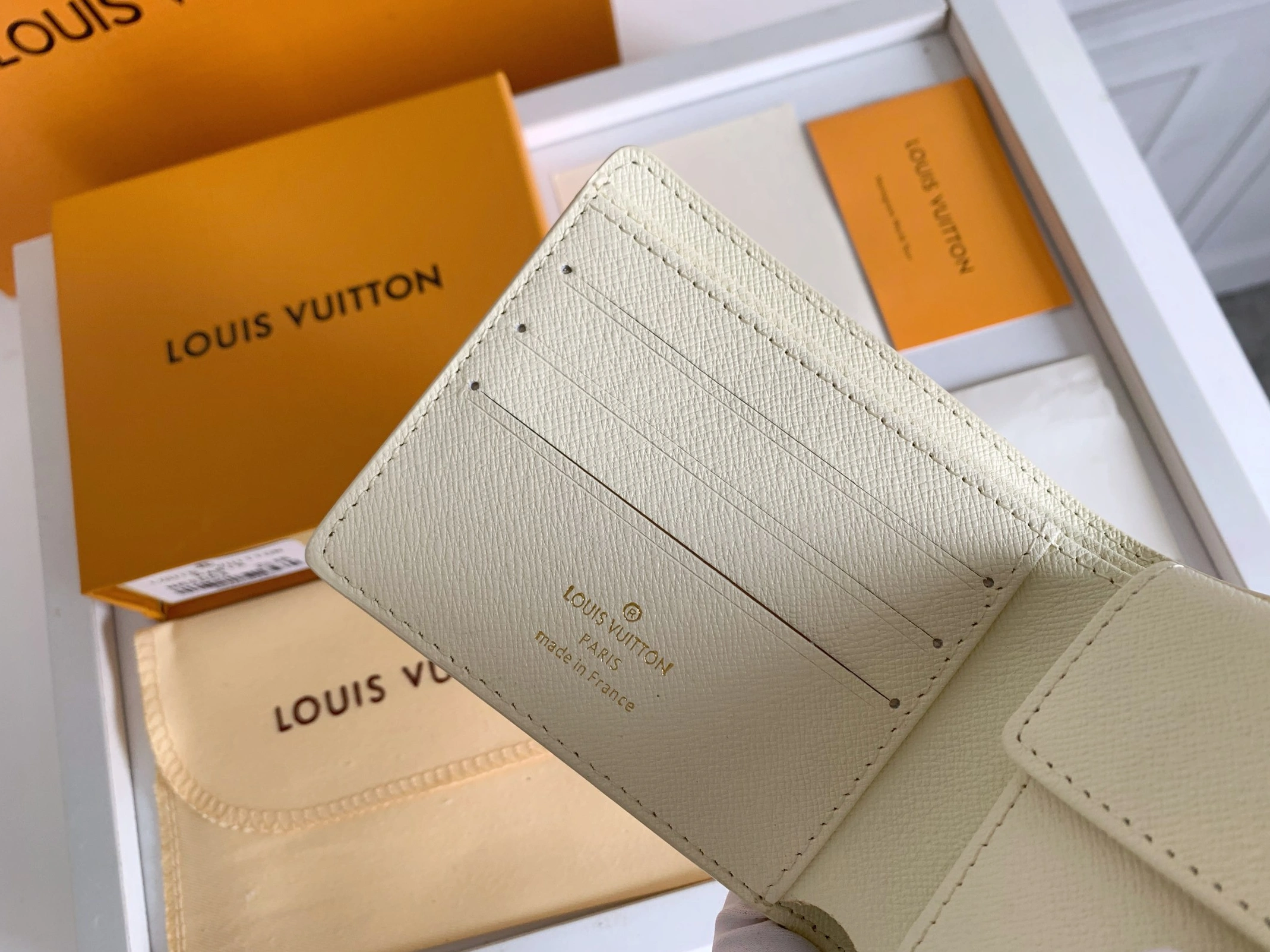 Louis Vuitton LV Wallets For Unisex EyeCatching 1407