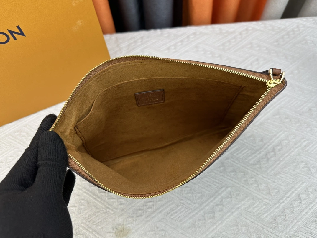 Louis Vuitton LV Wallets For Unisex Fashionable 7606