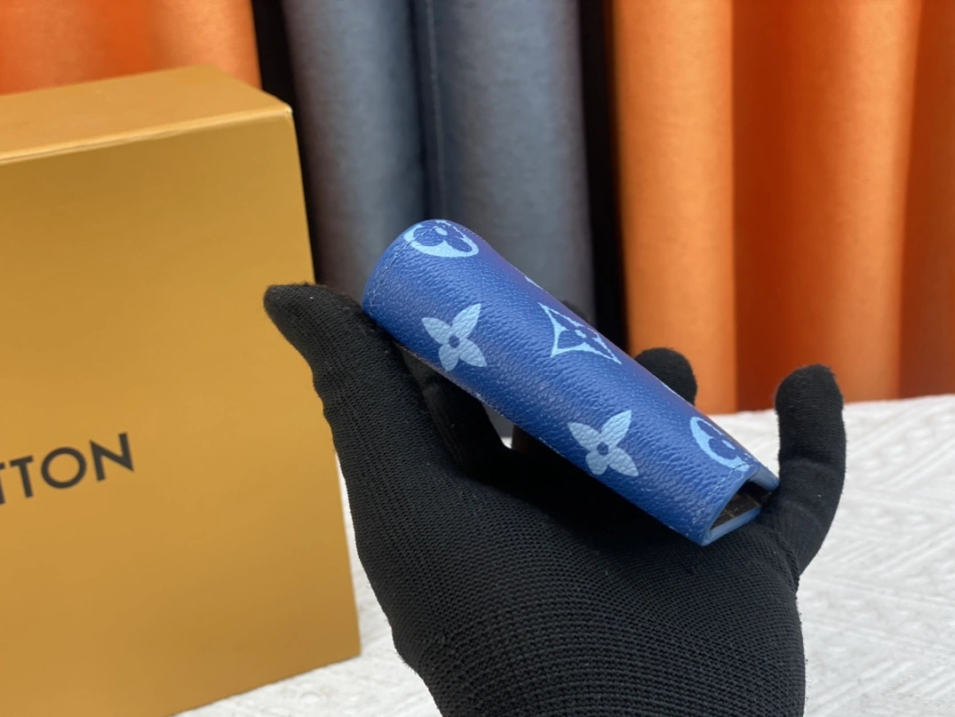 Louis Vuitton LV Wallets For Unisex ModernLook 1522