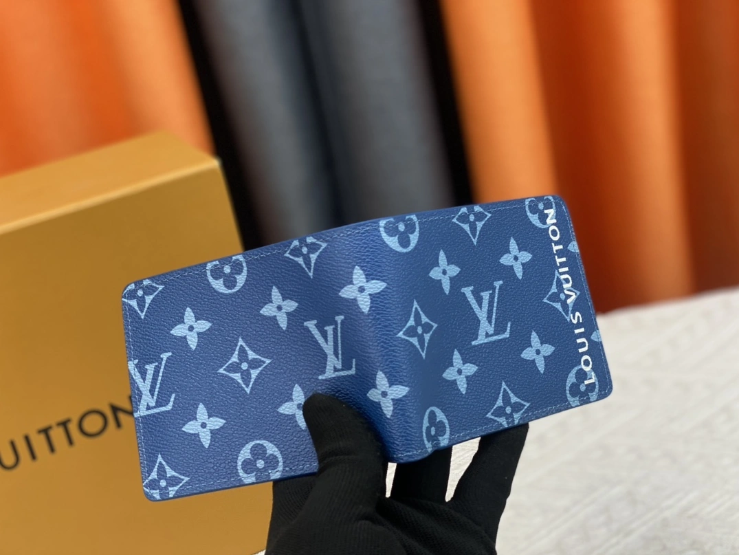 Louis Vuitton LV Wallets For Unisex ModernLook 1522