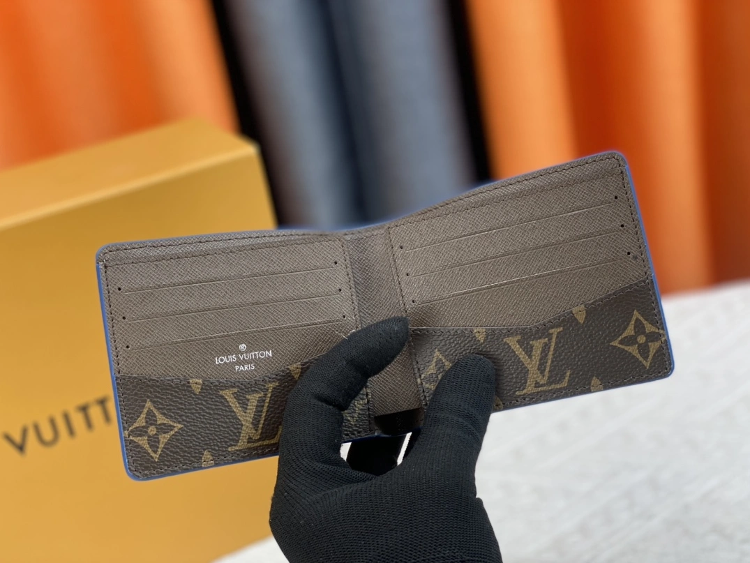 Louis Vuitton LV Wallets For Unisex ModernLook 1522