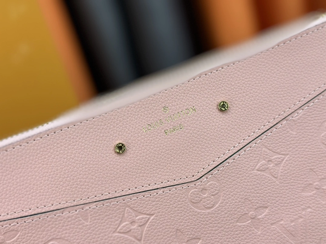 Louis Vuitton LV Wallets For Unisex Refined 5402