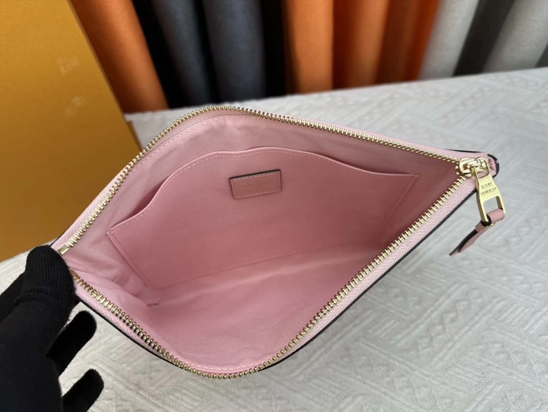 Louis Vuitton LV Wallets For Unisex Refined 5402