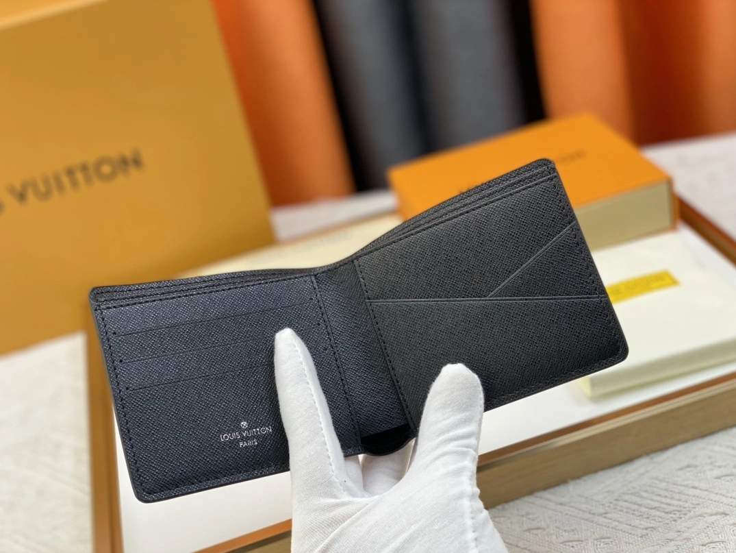 Louis Vuitton LV Wallets For Unisex Resilient 3830