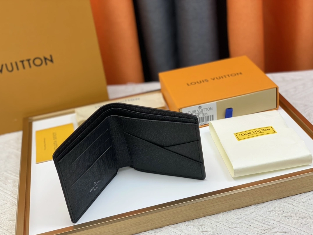 Louis Vuitton LV Wallets For Unisex Resilient 3830