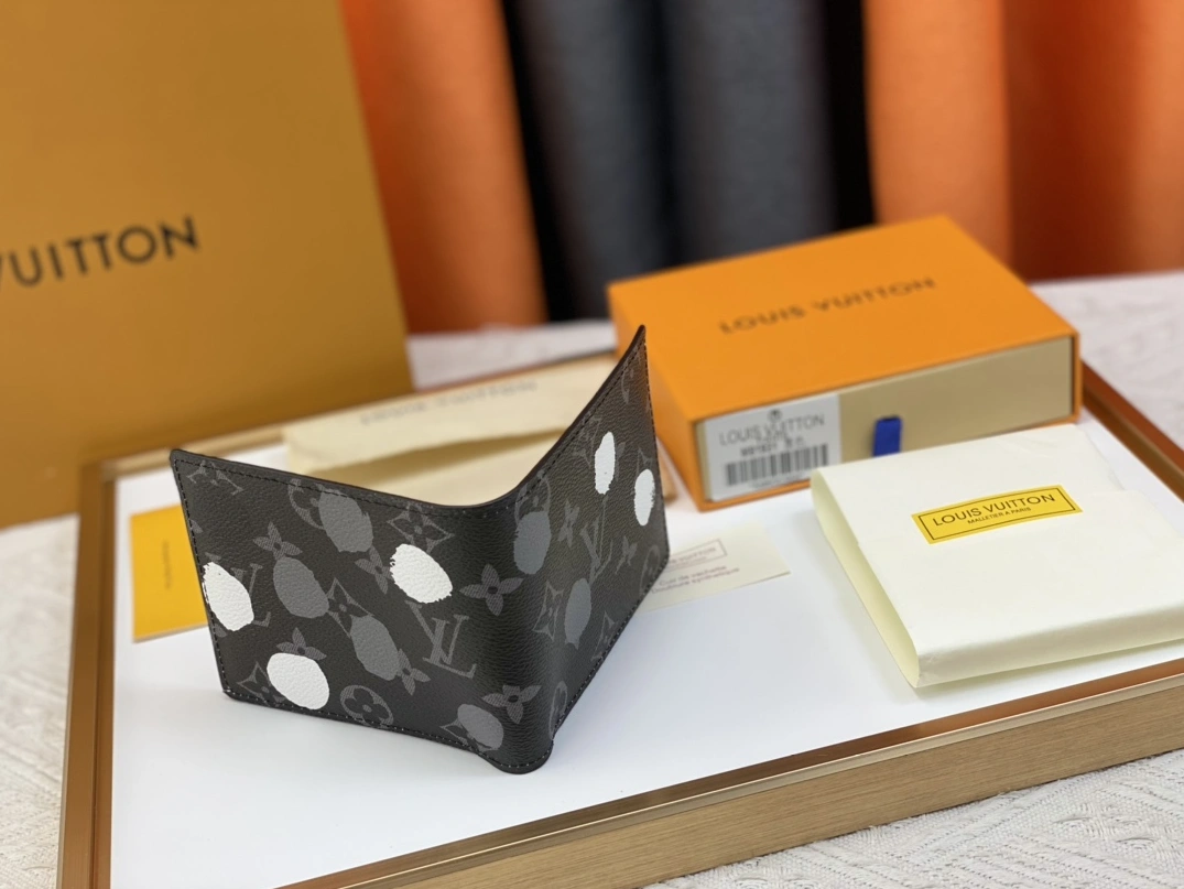 Louis Vuitton LV Wallets For Unisex Resilient 3830