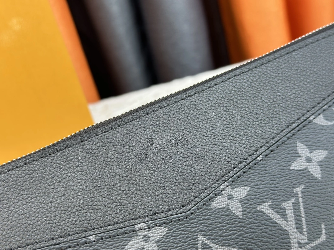 Louis Vuitton LV Wallets For Unisex Resilient 8390