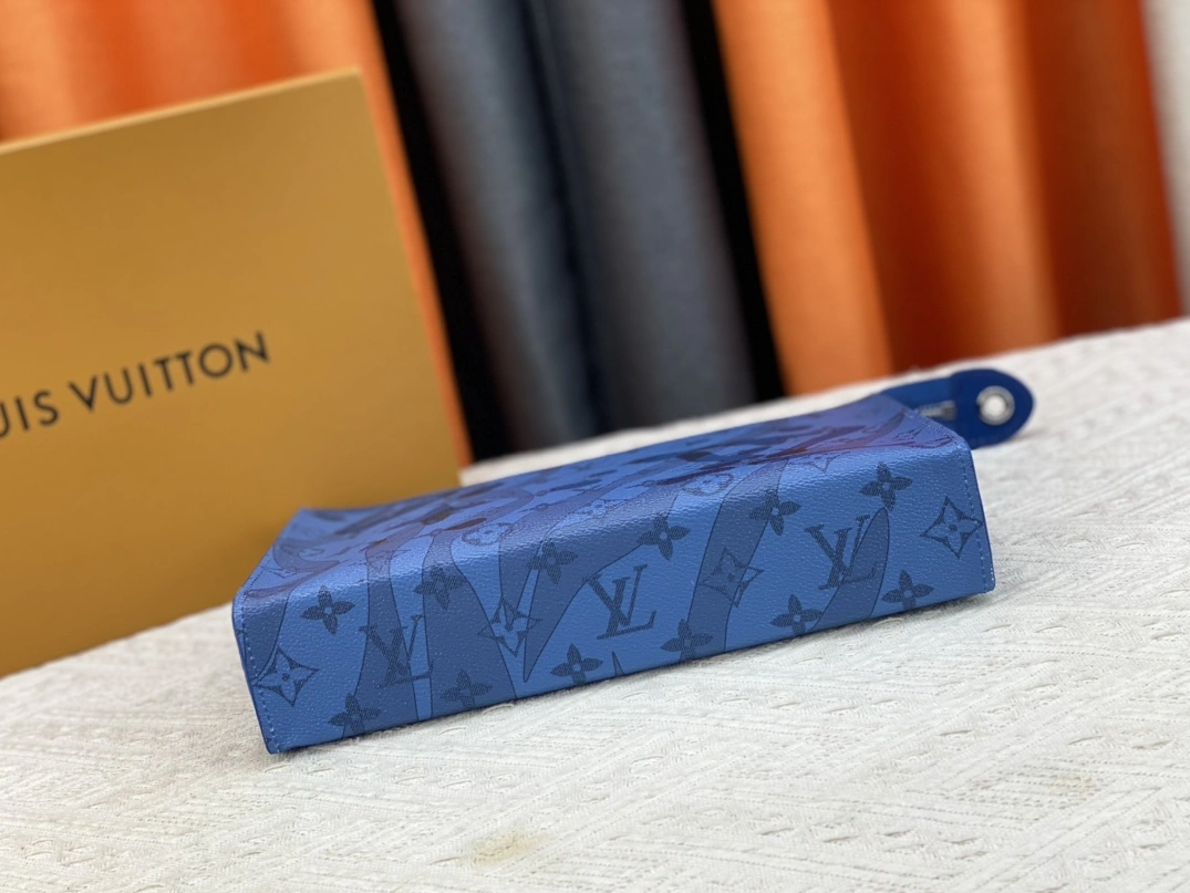 Louis Vuitton LV Wallets For Unisex Soft 298