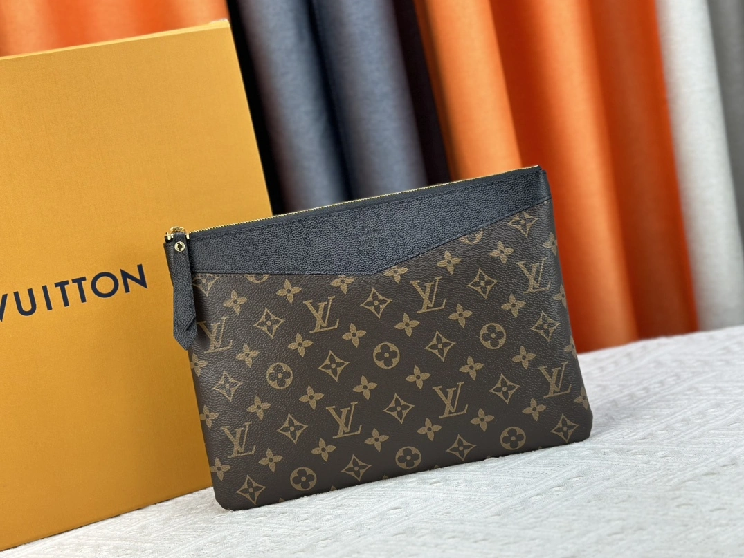 Louis Vuitton LV Wallets For Unisex Sophisticated 2415