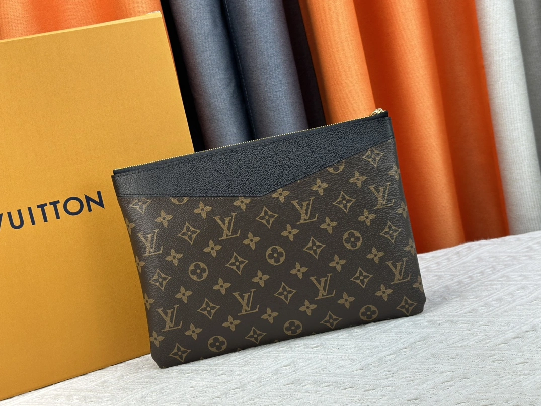 Louis Vuitton LV Wallets For Unisex Sophisticated 2415