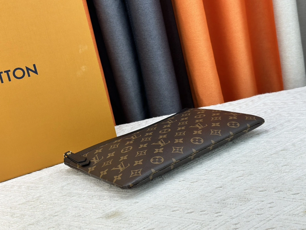 Louis Vuitton LV Wallets For Unisex Sophisticated 2415