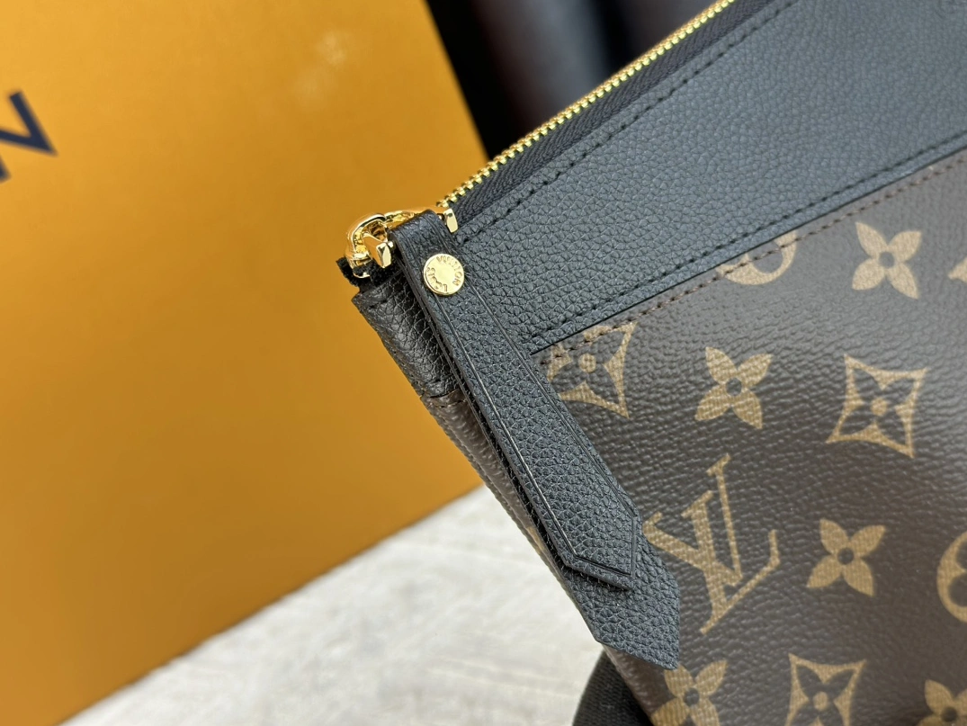 Louis Vuitton LV Wallets For Unisex Sophisticated 2415