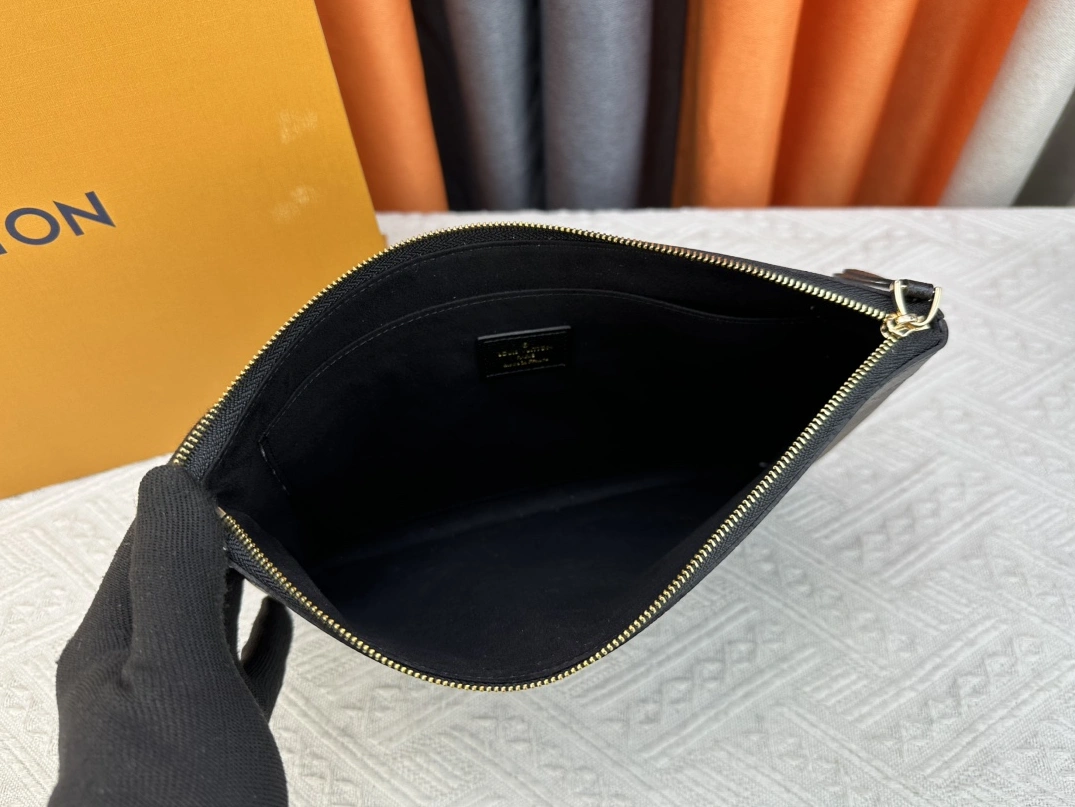 Louis Vuitton LV Wallets For Unisex Sophisticated 2415